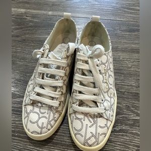 Women’s sneakers 8.5